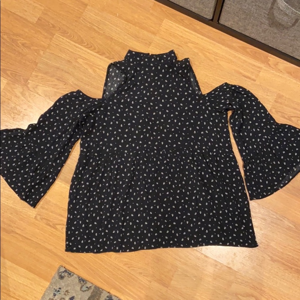 American Eagle cold shoulder top with slotted back